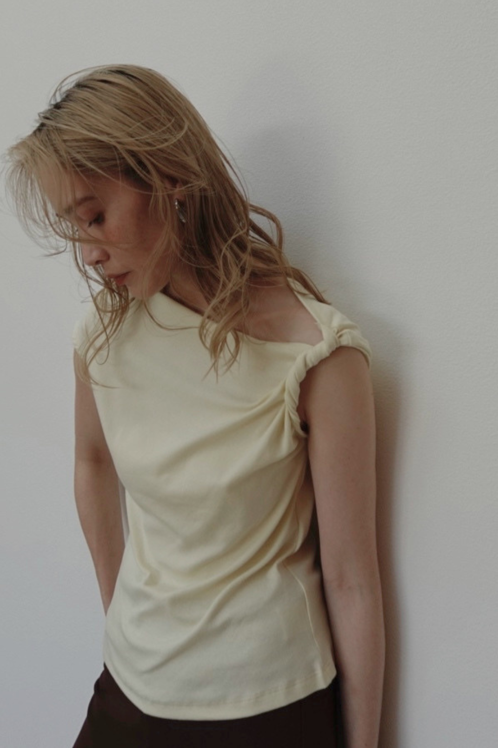 ASYMMETRY TWIST OFFSHOULDER TOPS