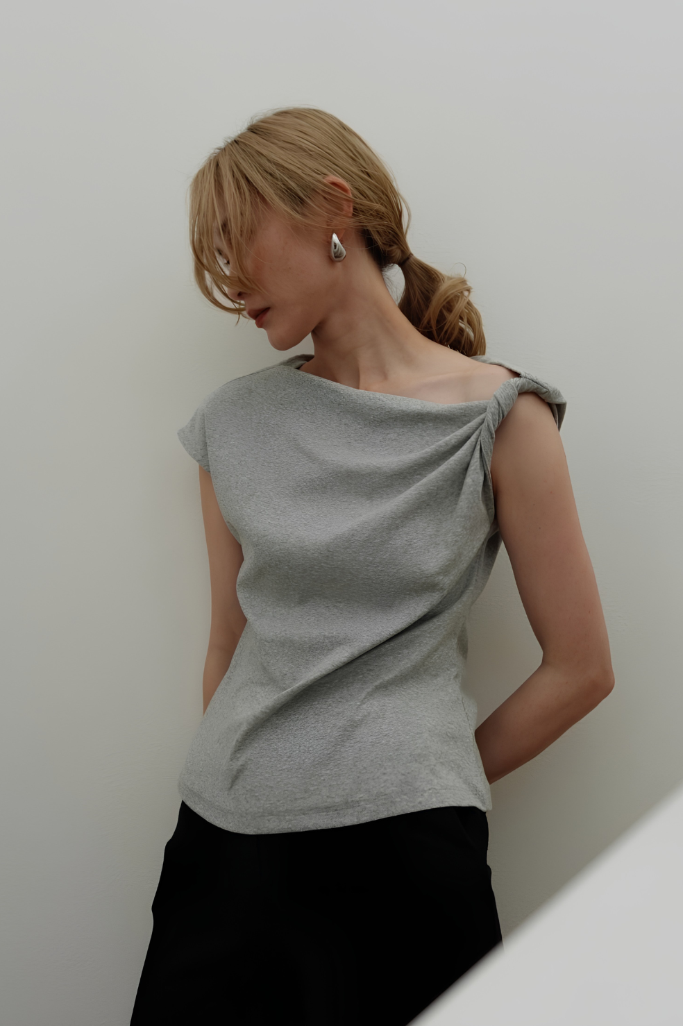 ASYMMETRY TWIST OFFSHOULDER TOPS