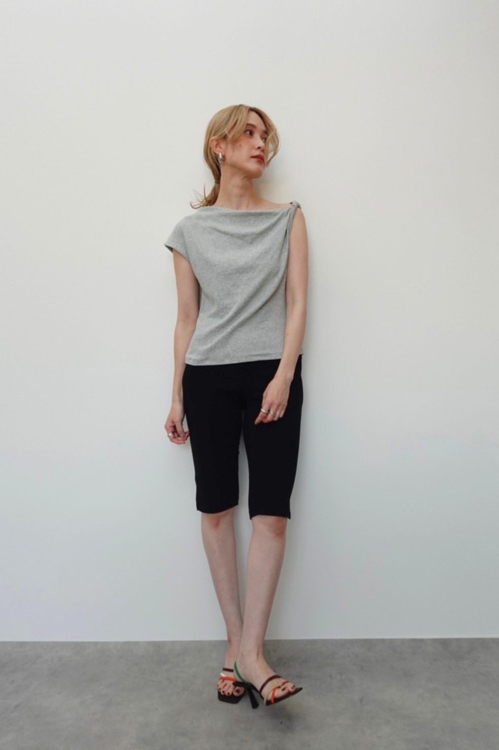 ASYMMETRY TWIST OFFSHOULDER TOPS