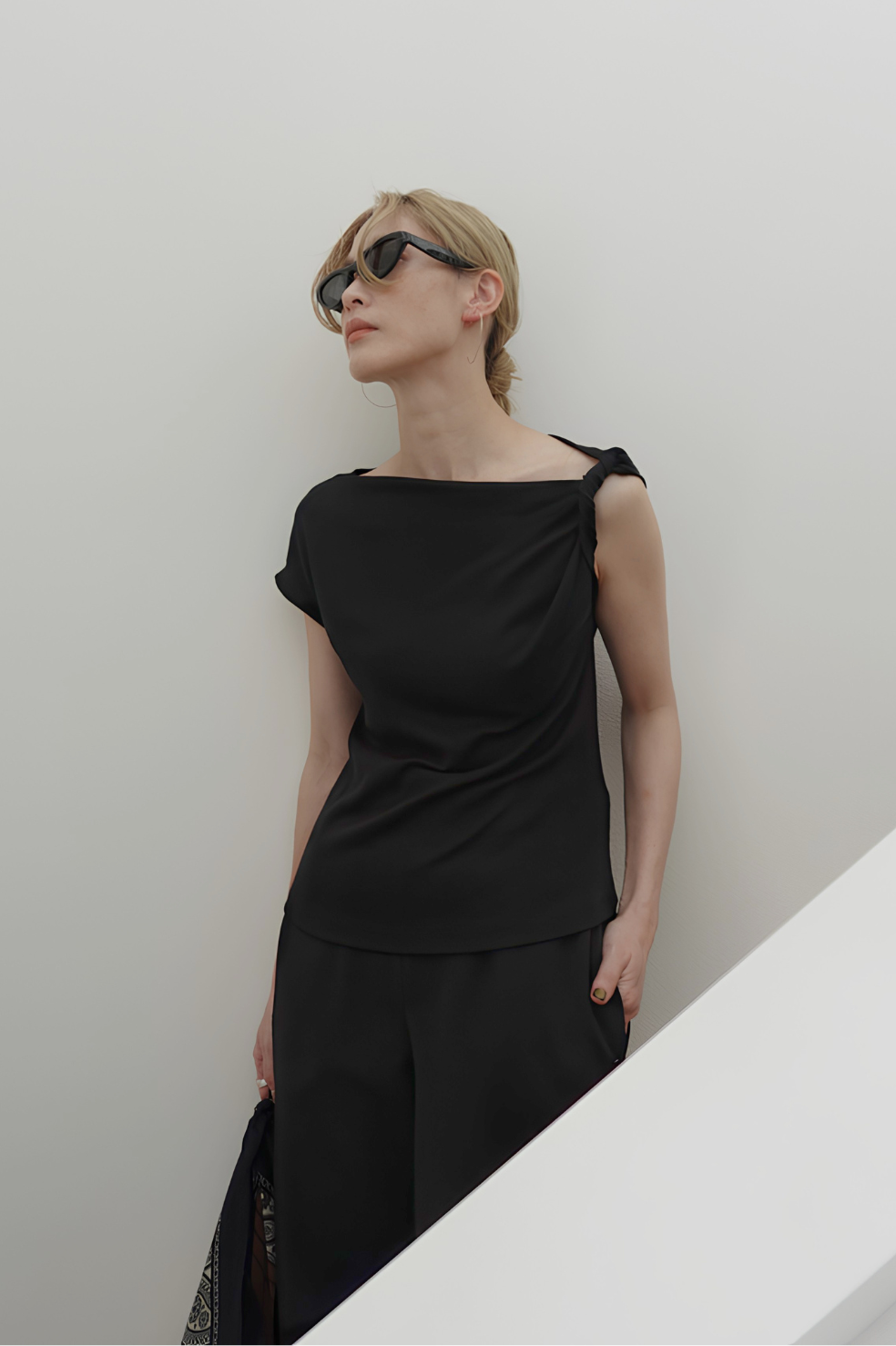 ASYMMETRY TWIST OFFSHOULDER TOPS